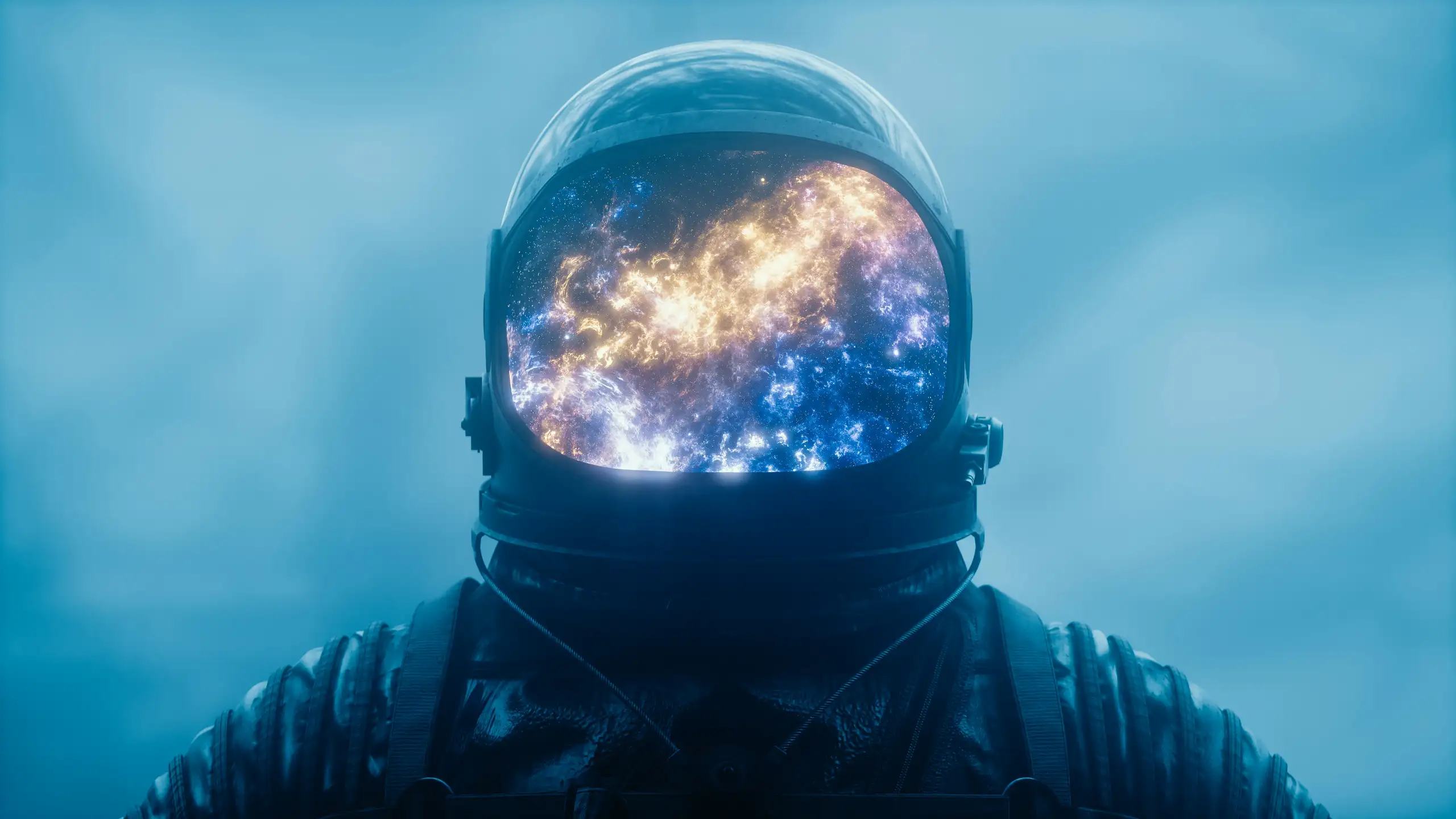 Astronaut blickt durch sein Helmvisier auf die Galaxie